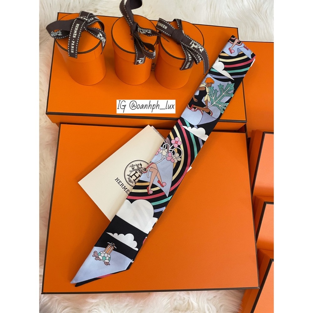 ❌SOLD❌ Hermès Twilly Carres Volants